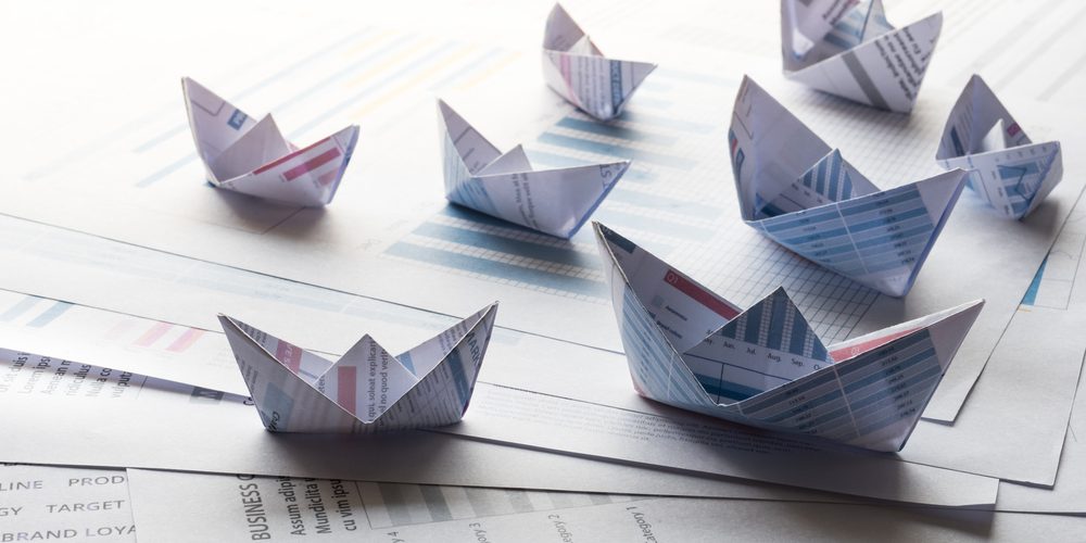 Group of boats made with paper graph图表做成的小船小图